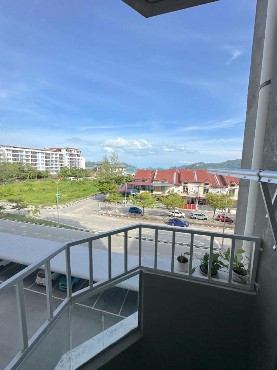 Maya Seaview Families Suite Apartment + Sky Pool Kuah Buitenkant foto
